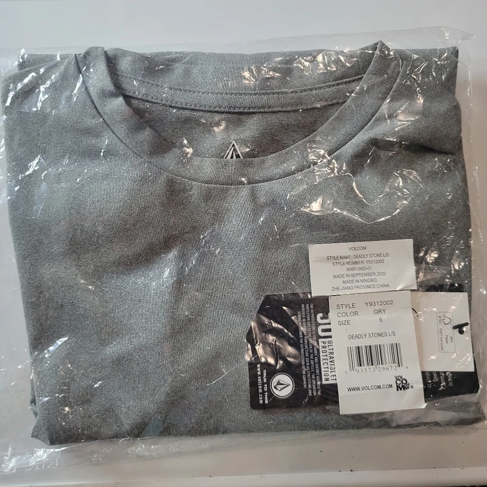 Tilly's VOLCOM Deadly Stones Boys Rash Guard - Picture 2 of 4